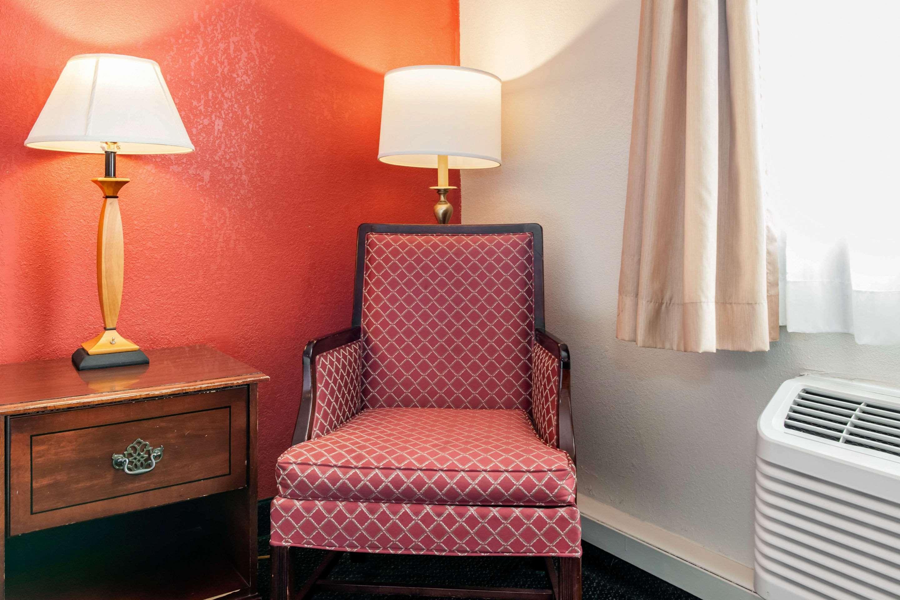 Days Inn And Suites By Wyndham Hammond, In Bagian luar foto